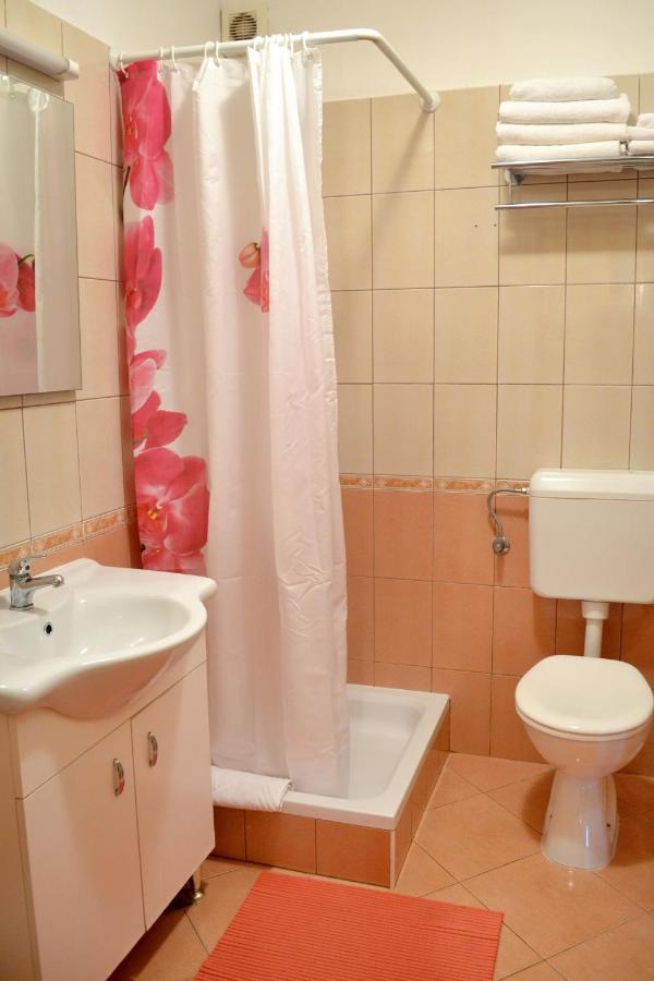 Family Friendly Apartments With A Swimming Pool Supetarska Draga - Donja, Rab - 2019 Zewnętrze zdjęcie